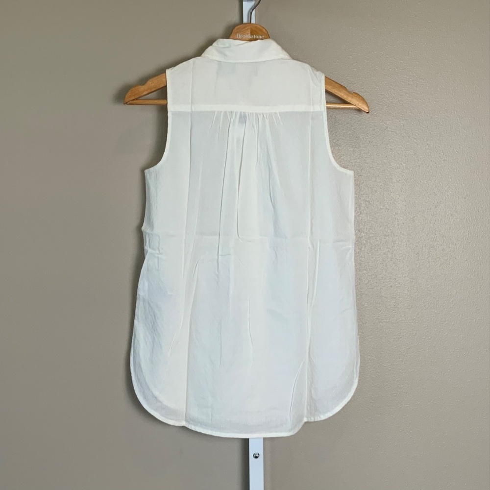 GAP Sleeveless Textured Collared Button Down Shir… - image 12